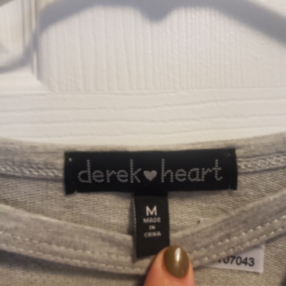 Derek Heart V Neck Cut Out Tunic - Picture 4 of 5